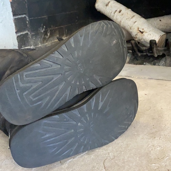 Short black UGG boots size 7 - Picture 3 of 5